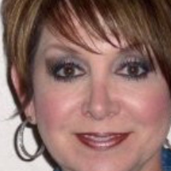 Meet your Posher, Lori - Picture 2 of 2